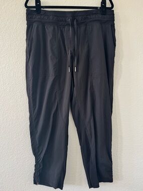 Lululemon Dance Studio Mid-Rise Cropped Pant in Black Night